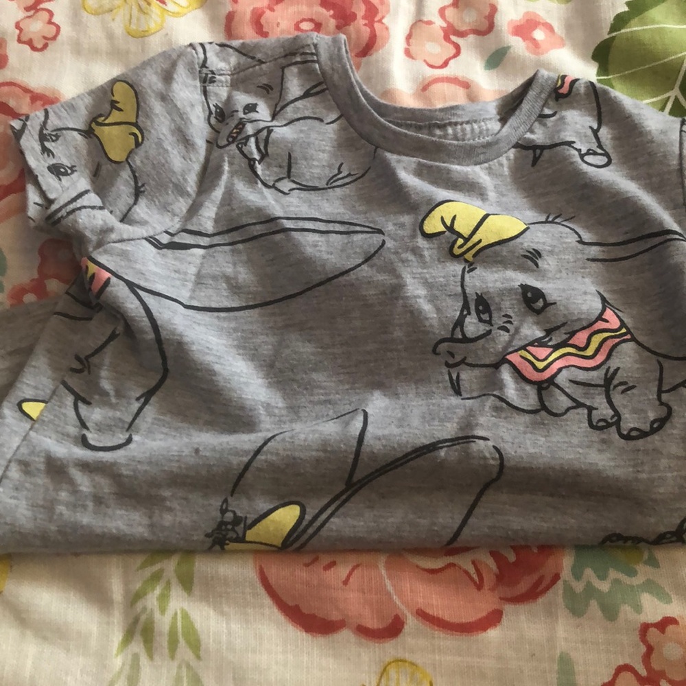 3/10 bundle eligible ⭐️ XXS 2/3 Dumbo T